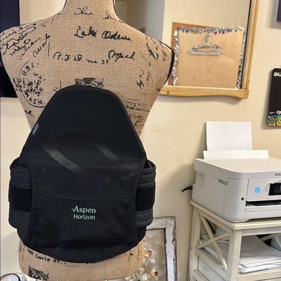 Like new, Aspen Horizon 2 piece, adjustable(in so many ways) back brace. - Picture 2 of 16